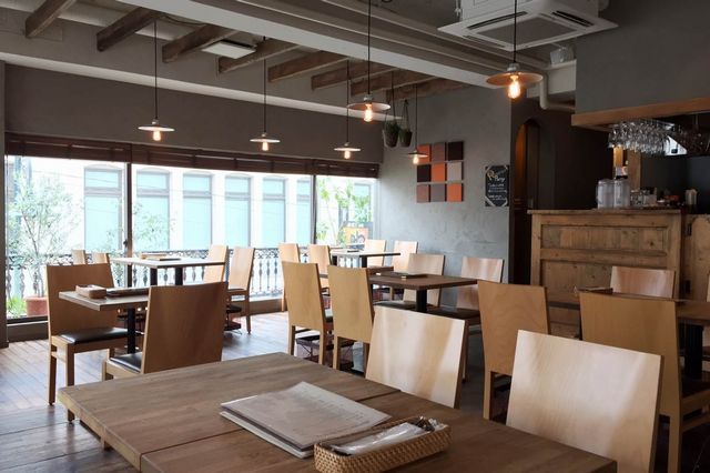 旦那さんが起業を目指す奥さんとカフェで