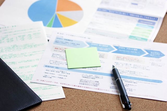 情報を扱って稼ぐ