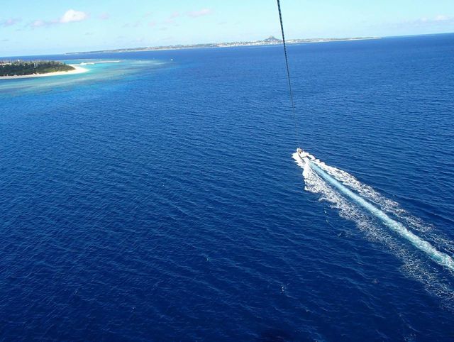 沖縄でパラセーリング上から